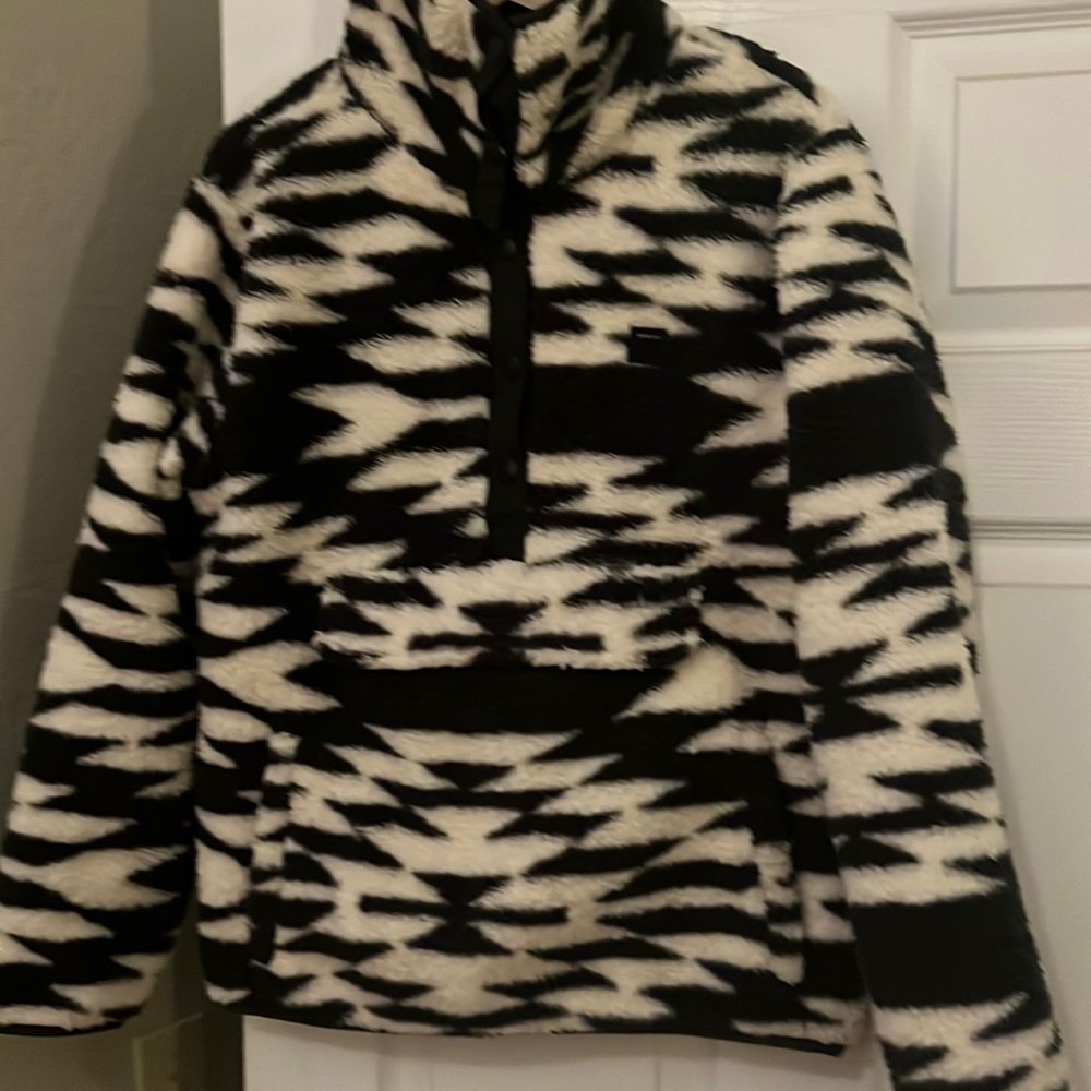 Billabong black & white cozy fleece